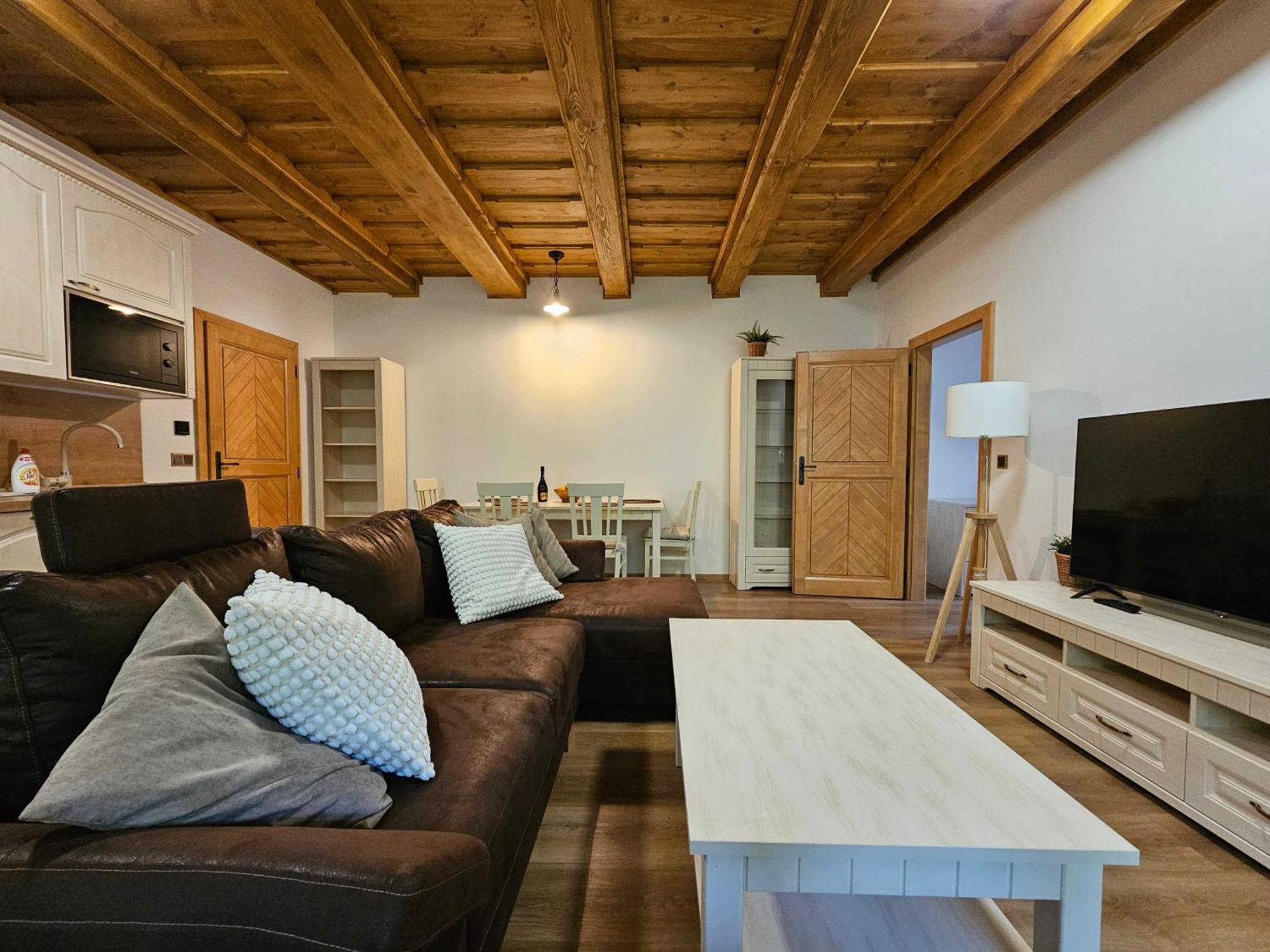 Apartmany Jezerne Velké Karlovice الغرفة الصورة