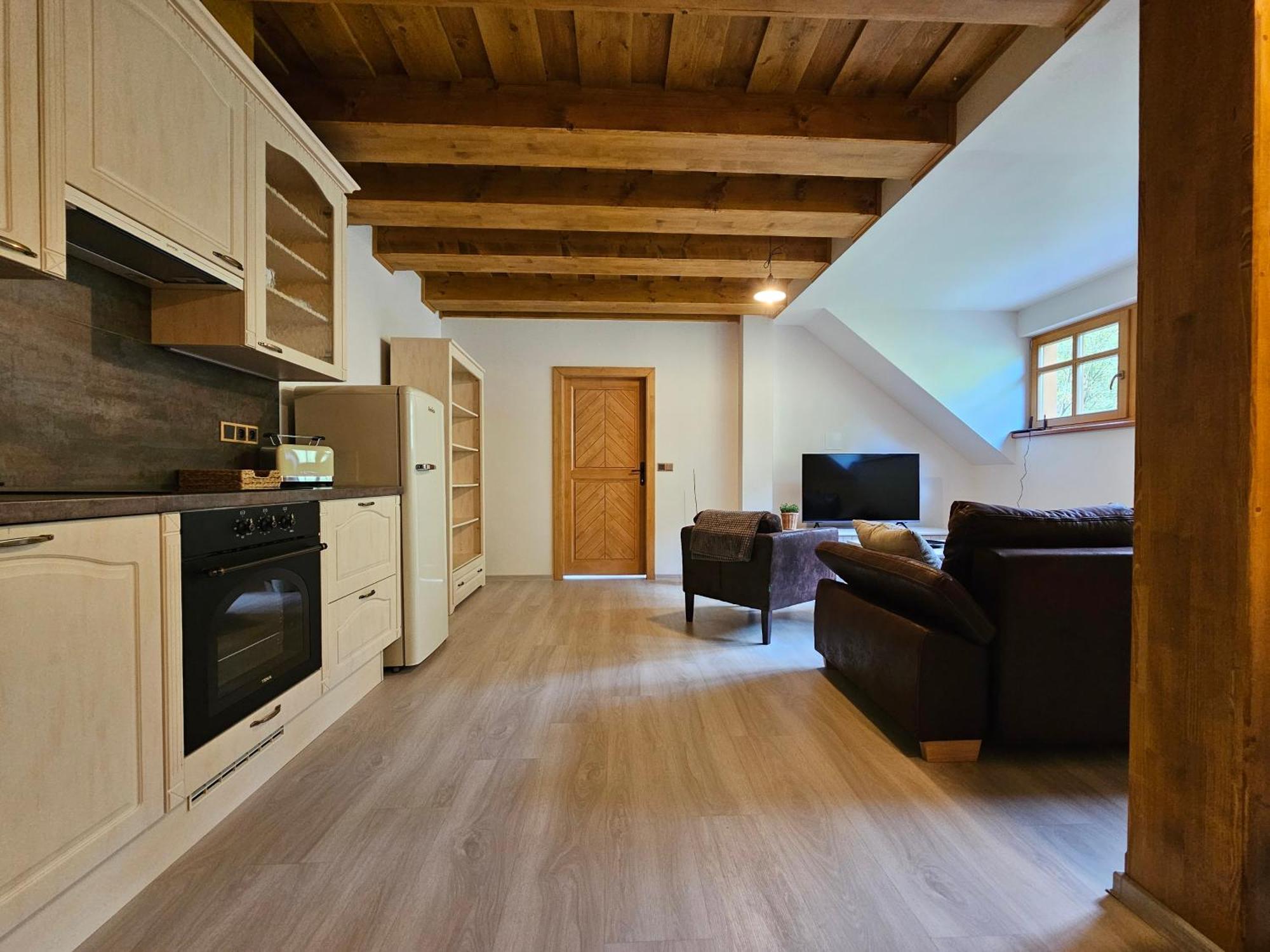 Apartmany Jezerne Velké Karlovice الغرفة الصورة
