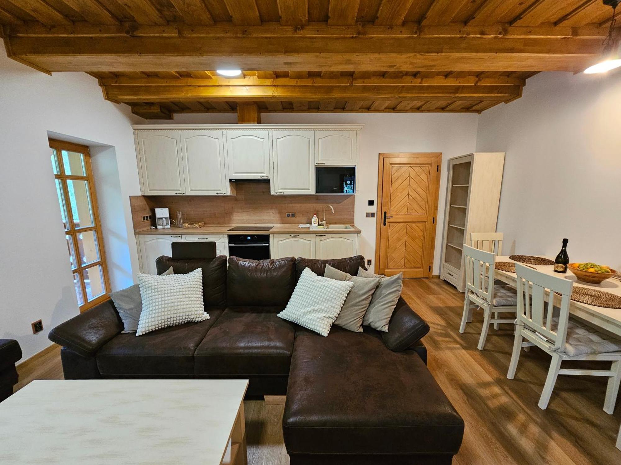 Apartmany Jezerne Velké Karlovice الغرفة الصورة